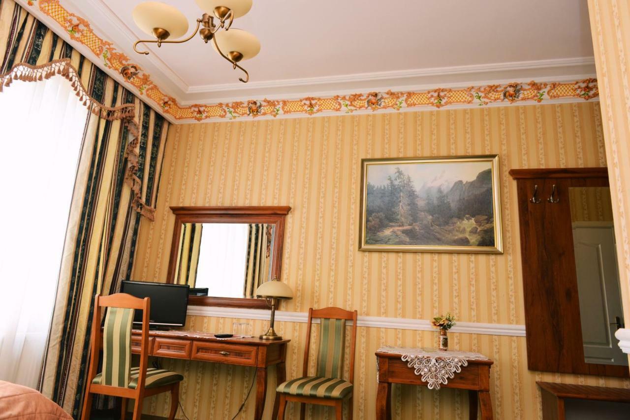 Hotel Ksiaze Poniatowski Lesznowola  ภายนอก รูปภาพ