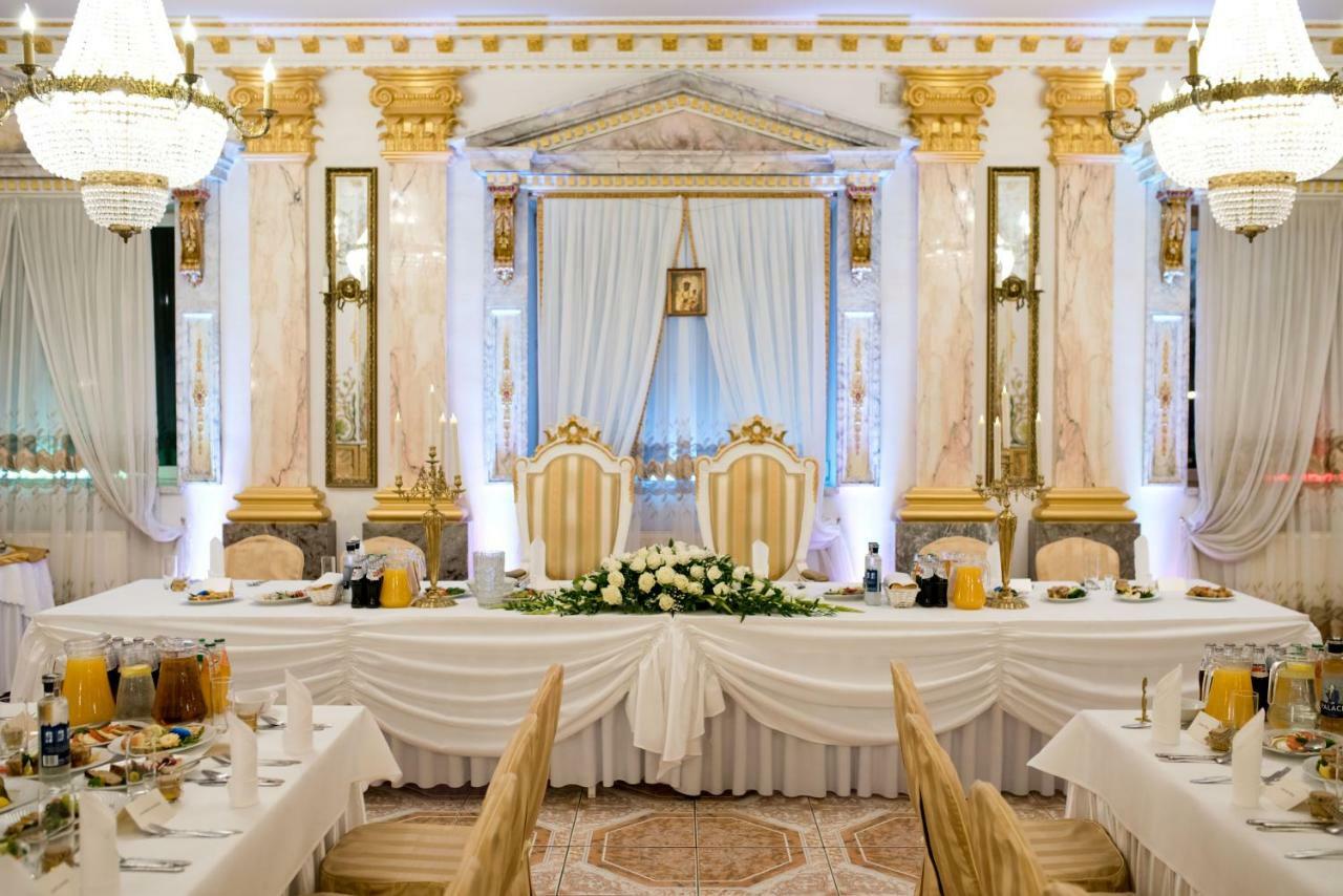 Hotel Ksiaze Poniatowski Lesznowola  ภายนอก รูปภาพ